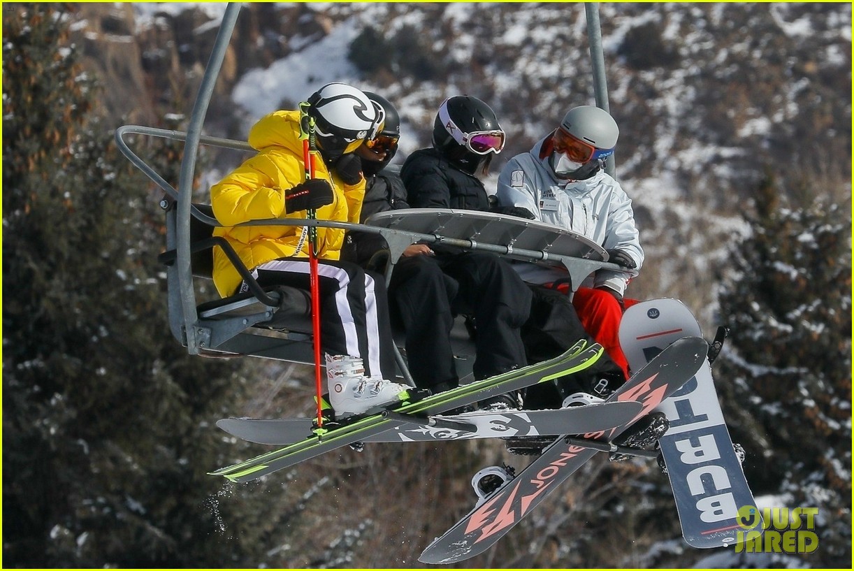 bella hadid hits the slopes skiin in aspen 31